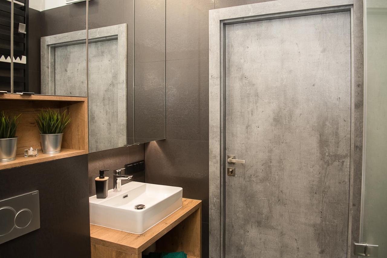 Wola Loft Apartment Varsavia Esterno foto